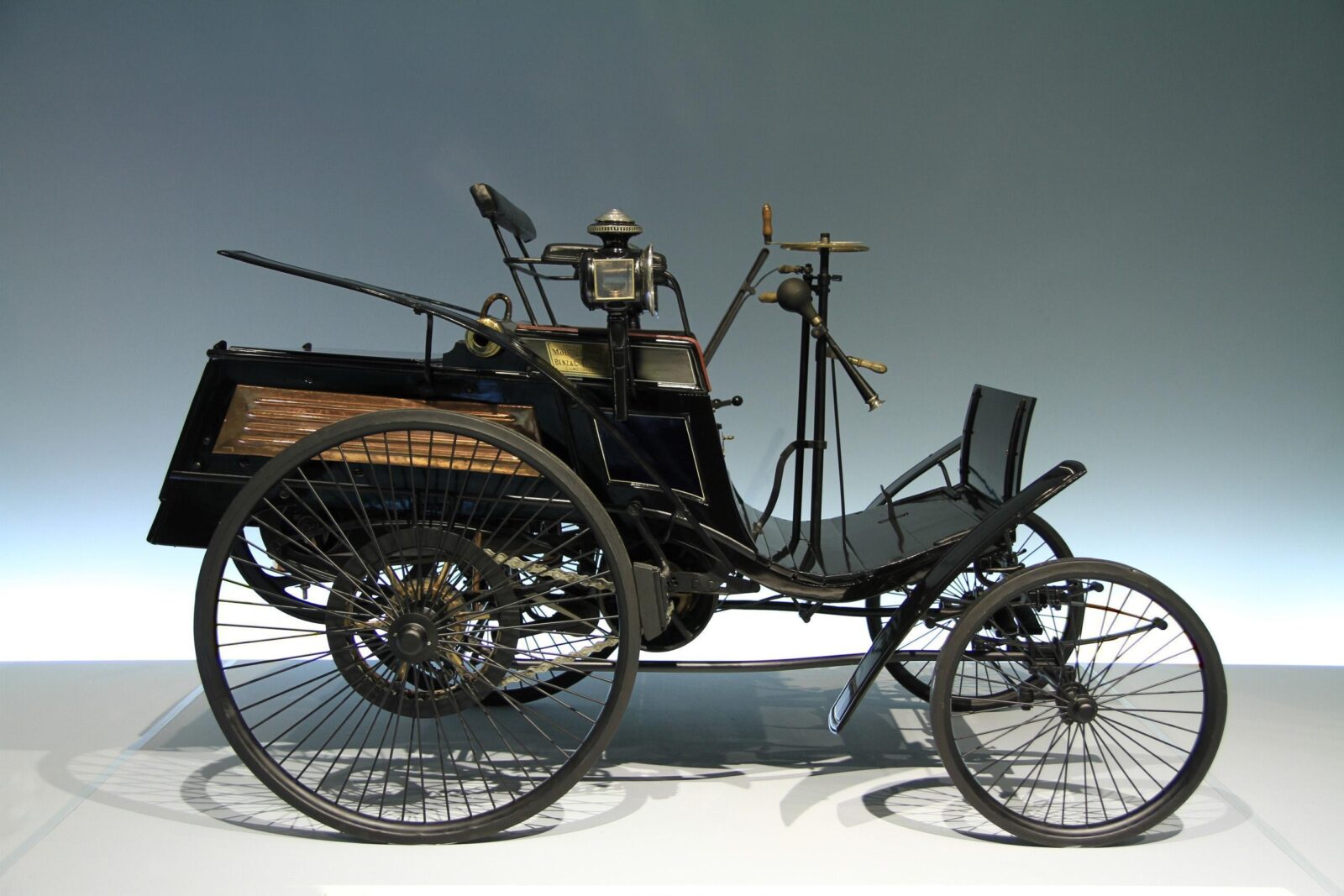 What is the Benz Motorwagen? Explaining who was first benz or daimler